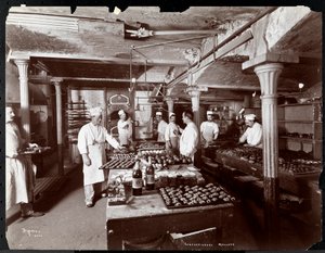 रसोई में काम करने वाले रसोइये, Maillard&39;s Chocolate Manufacturing, 116-118 West 25th Street, New York, 1902 (सिल्वर तेलिन)